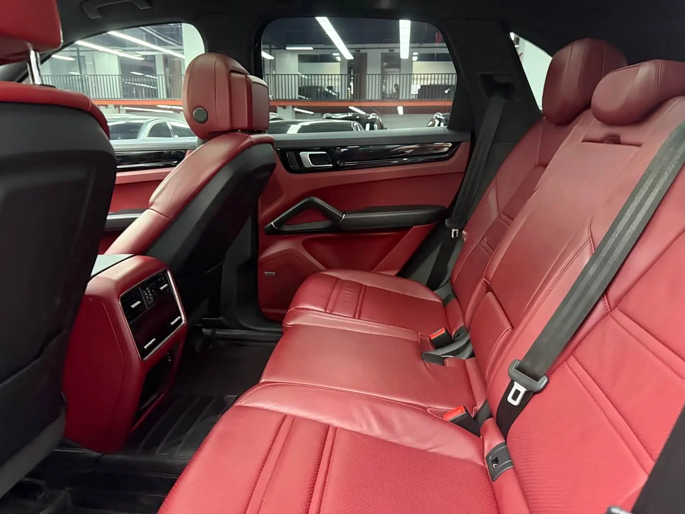 Porsche Cayenne 2022 — Photo 17/20