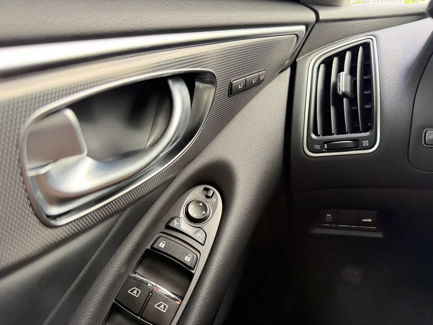 Infiniti Q50 2015 — Фото 16/18