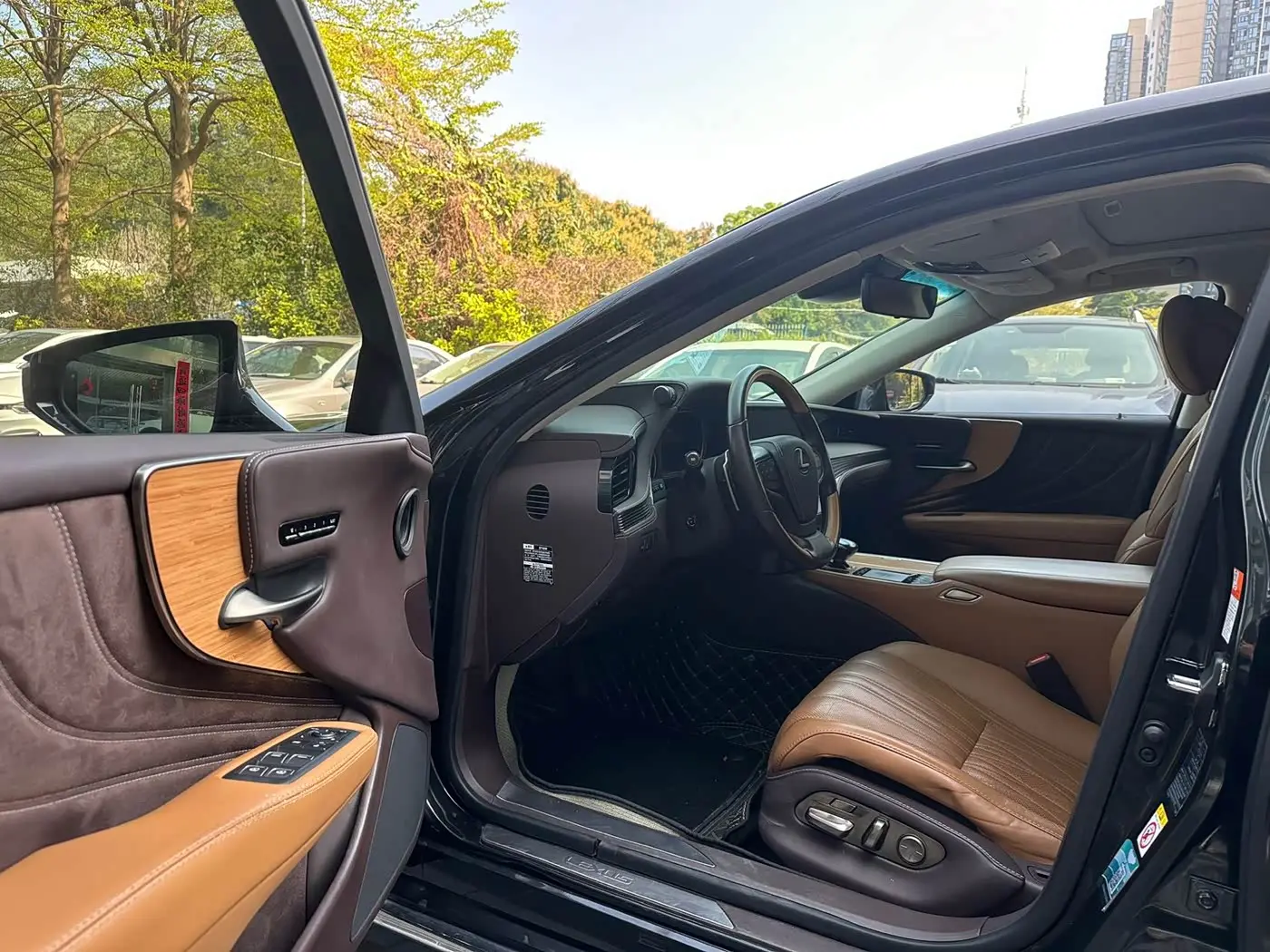 Lexus LS 2019 — Photo 4/9