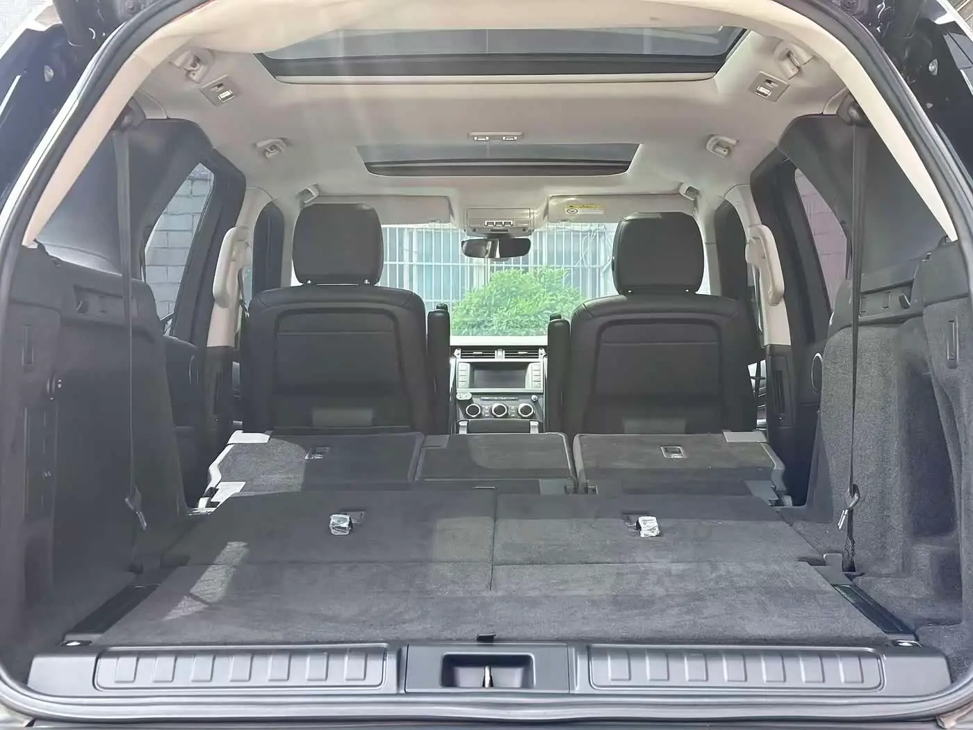 Land Rover Discovery 2017 — Фото 10/14