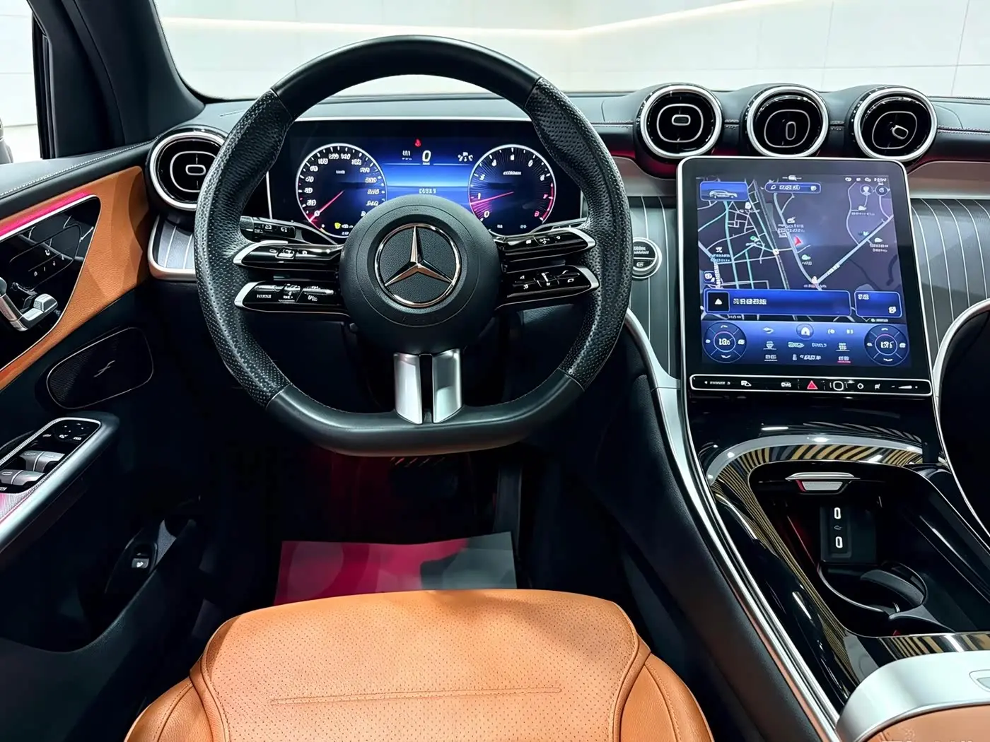 Mercedes-Benz GLC 2023 — Photo 7/11