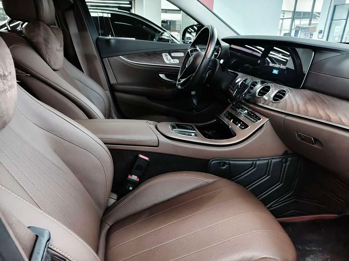 Mercedes-Benz E-Class 2023 — Photo 4/15