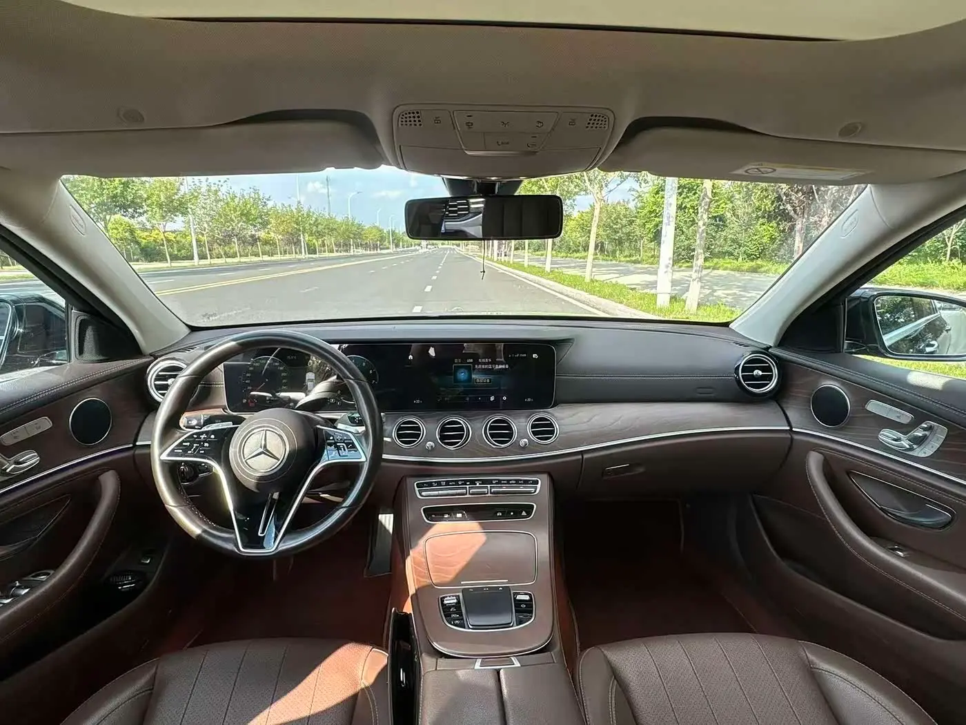 Mercedes-Benz E-Class 2023 — Photo 11/13