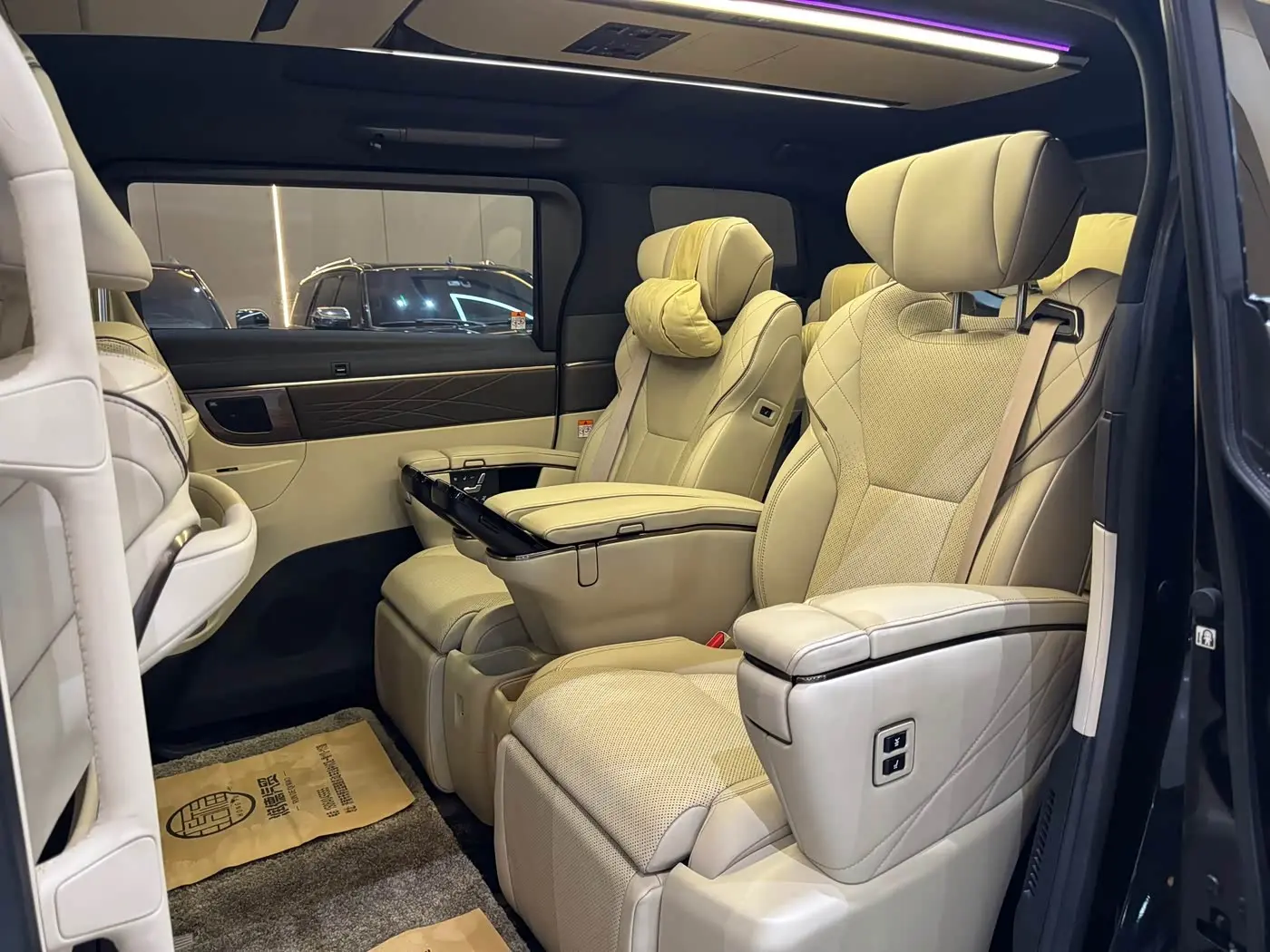 Toyota Vellfire 2023 — Фото 8/11