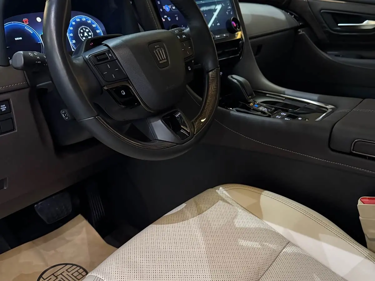 Toyota Vellfire 2023 — Фото 2/11