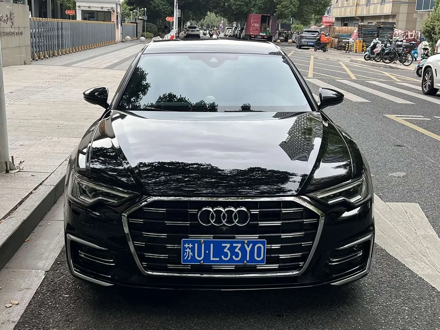 Audi A6L 2023 — Photo 2/14