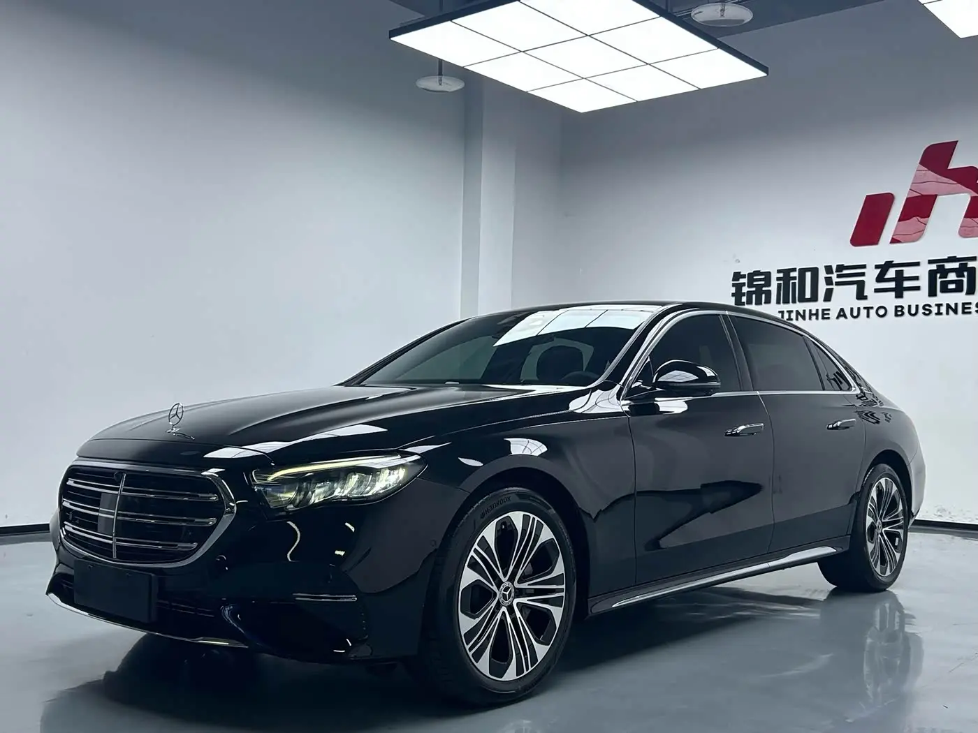 Mercedes-Benz E-Class 2025 — Фото 1/13
