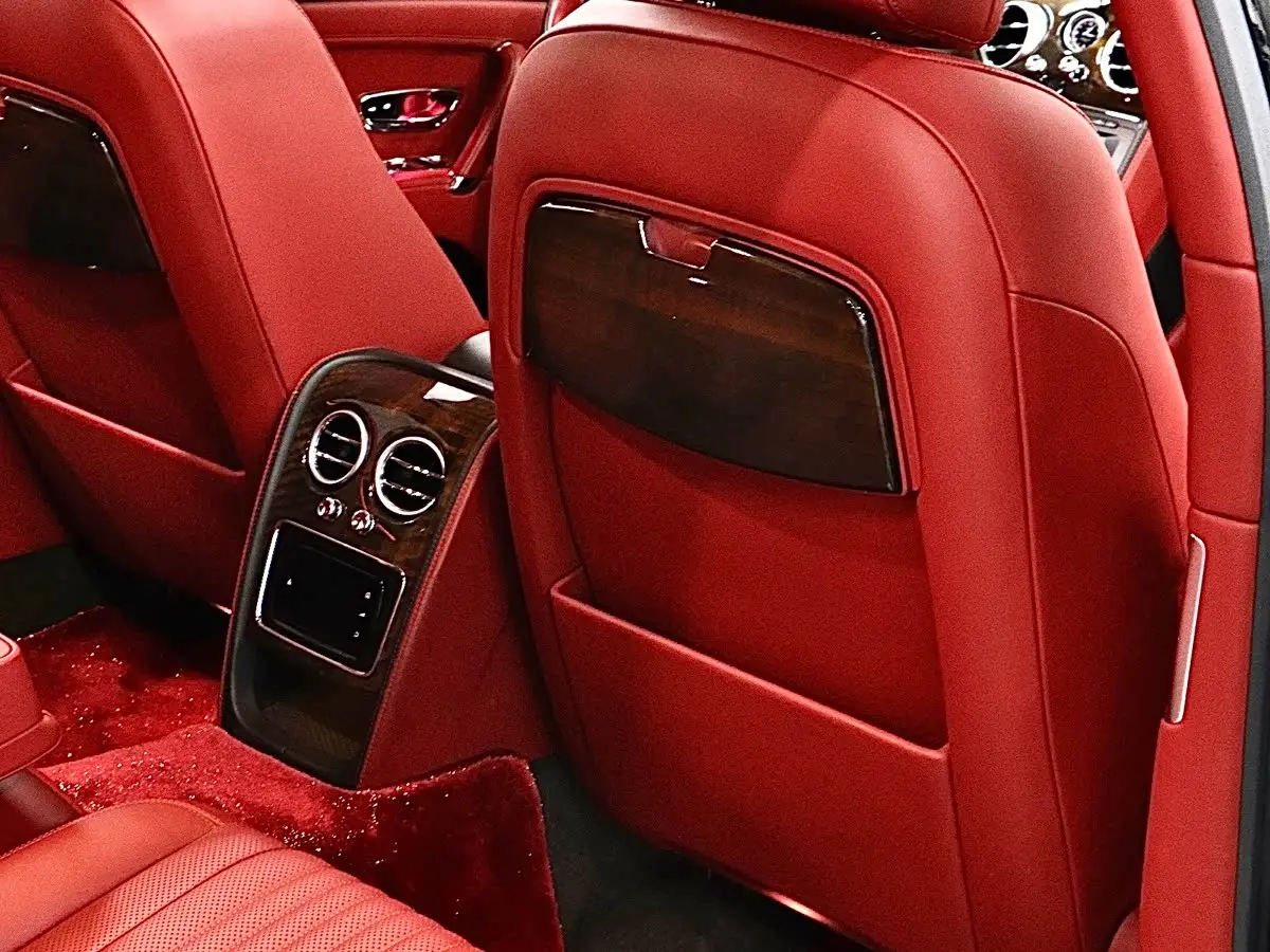 Bentley Flying Spur 2018 — Фото 17/20