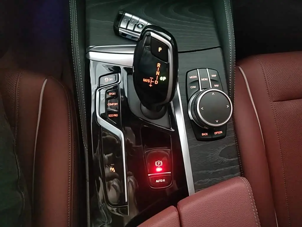 BMW 5 Series 2022 — Photo 14/20