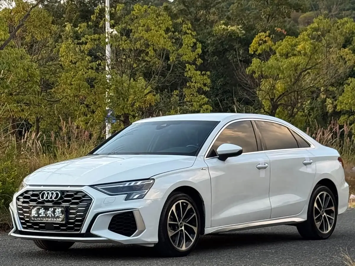 Audi A3 2022 — Photo 1/19