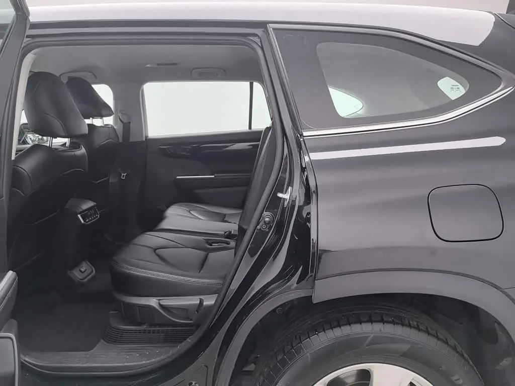 Toyota Highlander 2022 — Şəkil 15/20