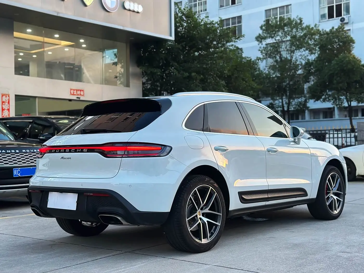 Porsche Macan 2023 — Photo 6/14