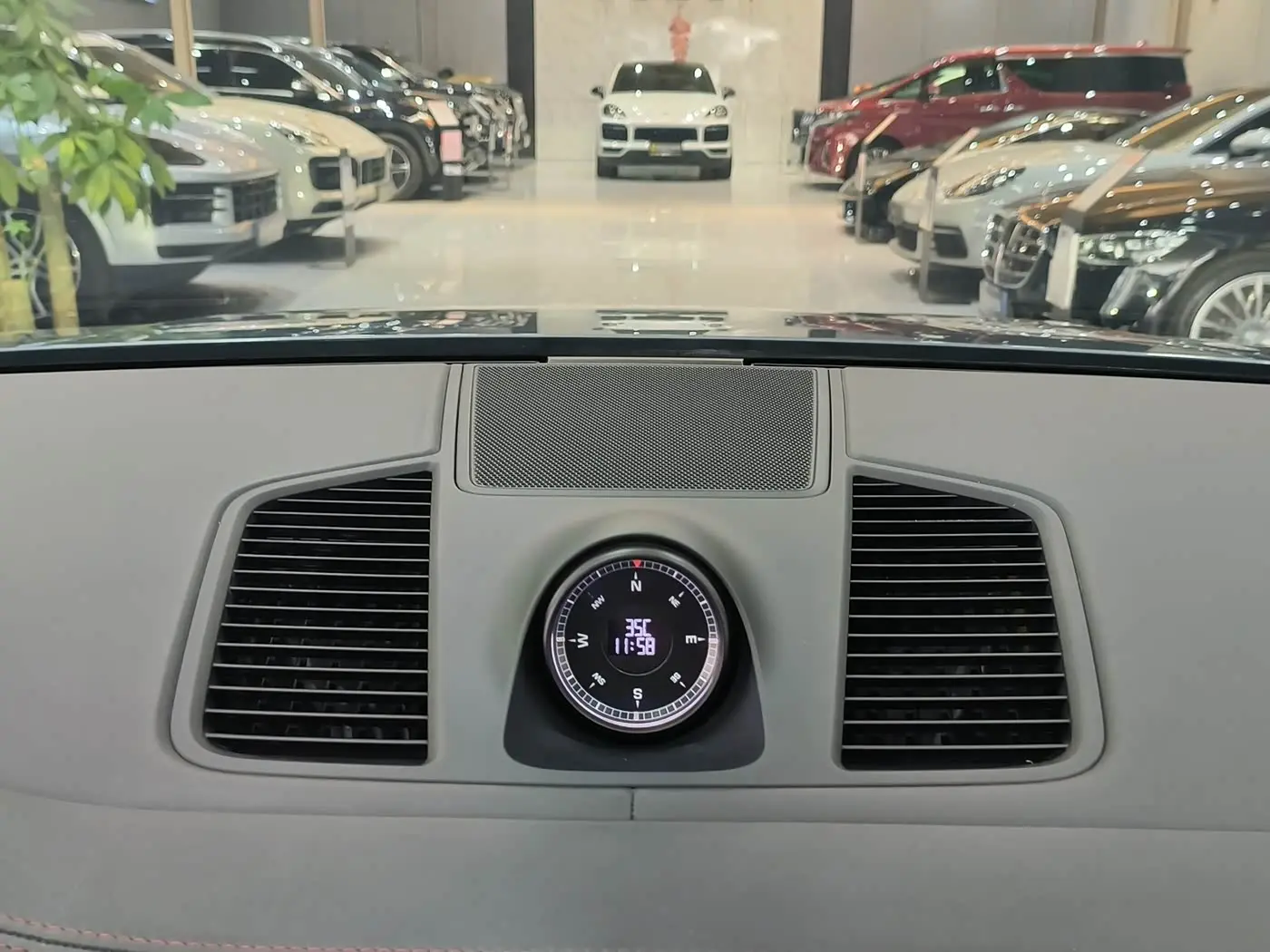 Porsche Cayenne 2019 — Photo 13/18