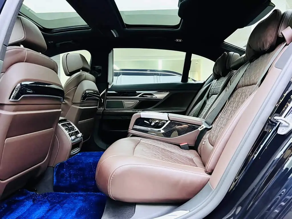 BMW 7 Series 2021 — Photo 16/17