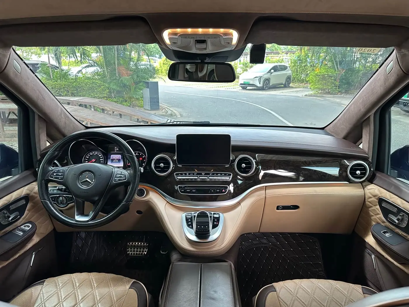 Mercedes-Benz V-Class 2018 — Фото 18/20