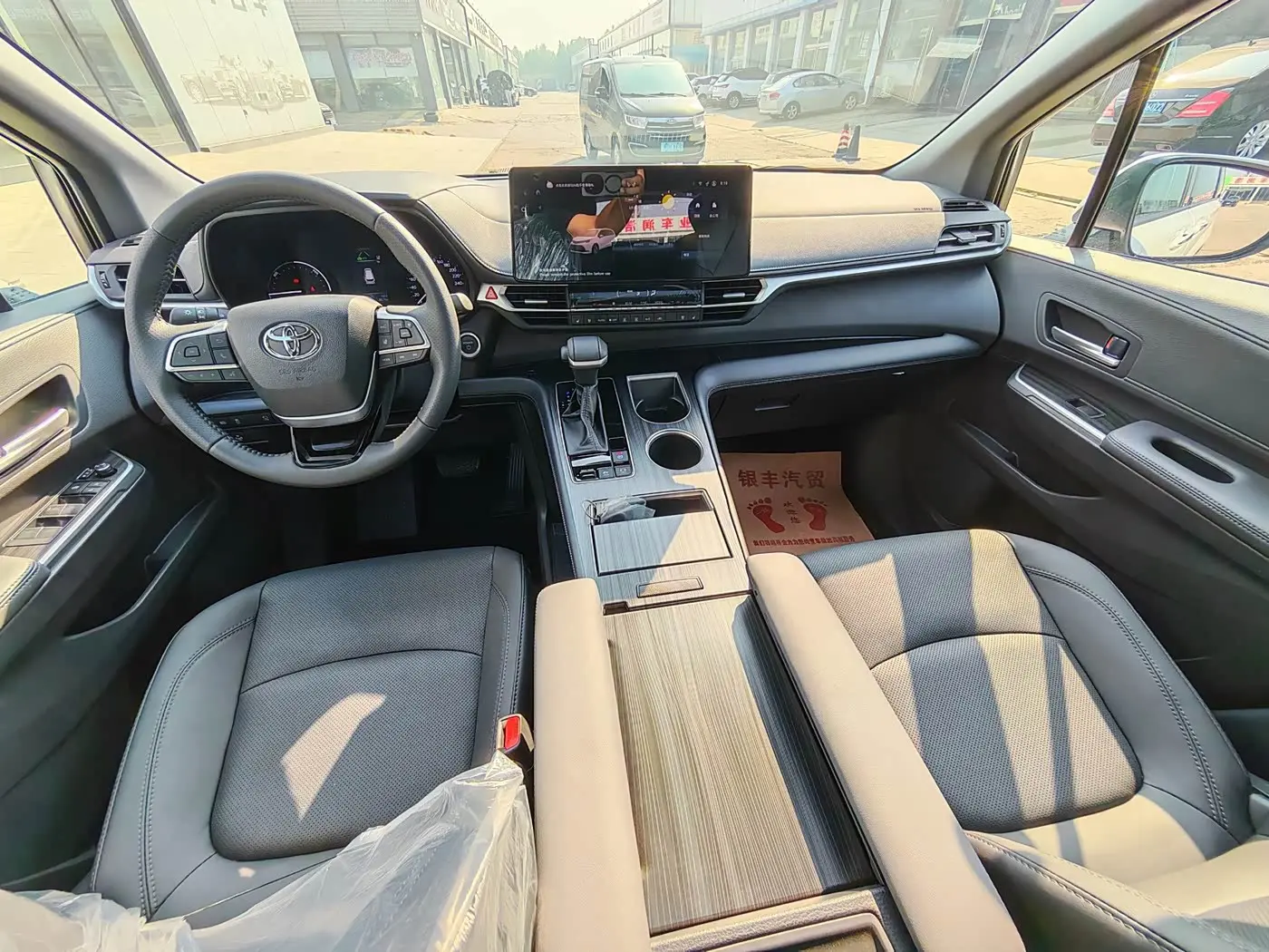 Toyota Sienna 2026 — Photo 7/11