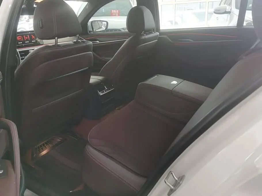 BMW 5 Series 2023 — Photo 11/16