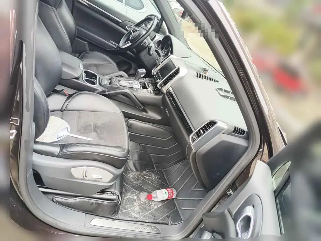 Porsche Cayenne 2018 — Photo 12/12