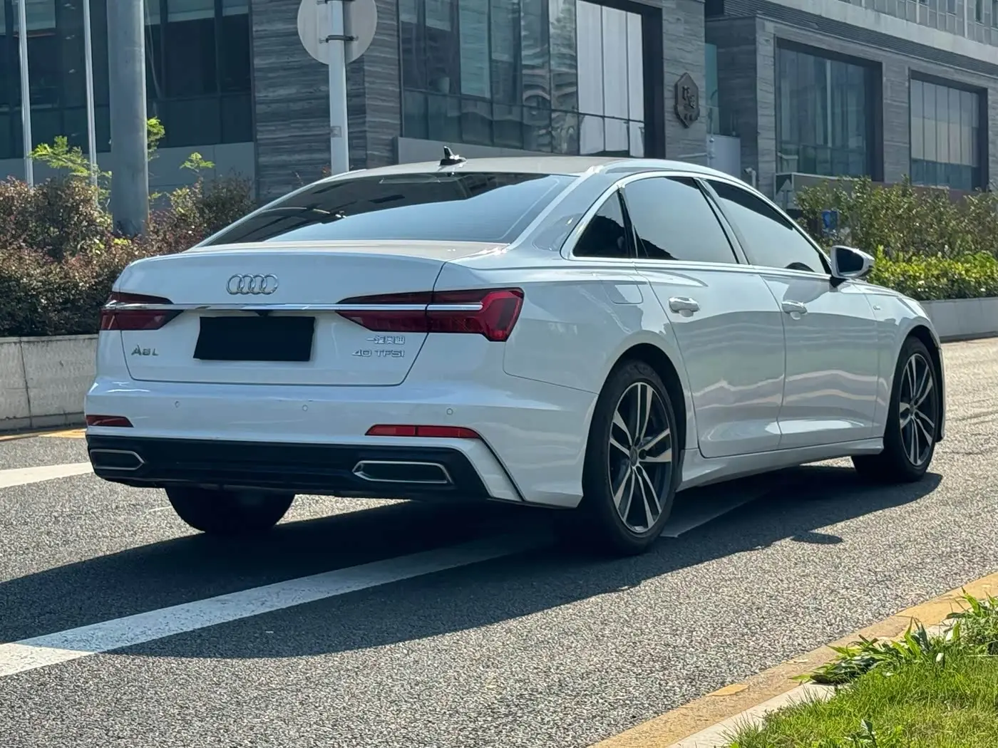 Audi A6L 2021 — Photo 6/15