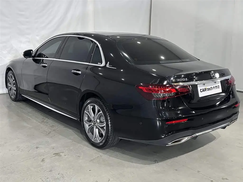 Mercedes-Benz E-Class 2023 — Photo 19/20