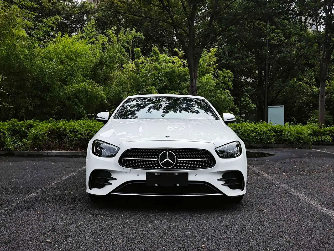 Mercedes-Benz E-Class 2022 — Photo 2/15