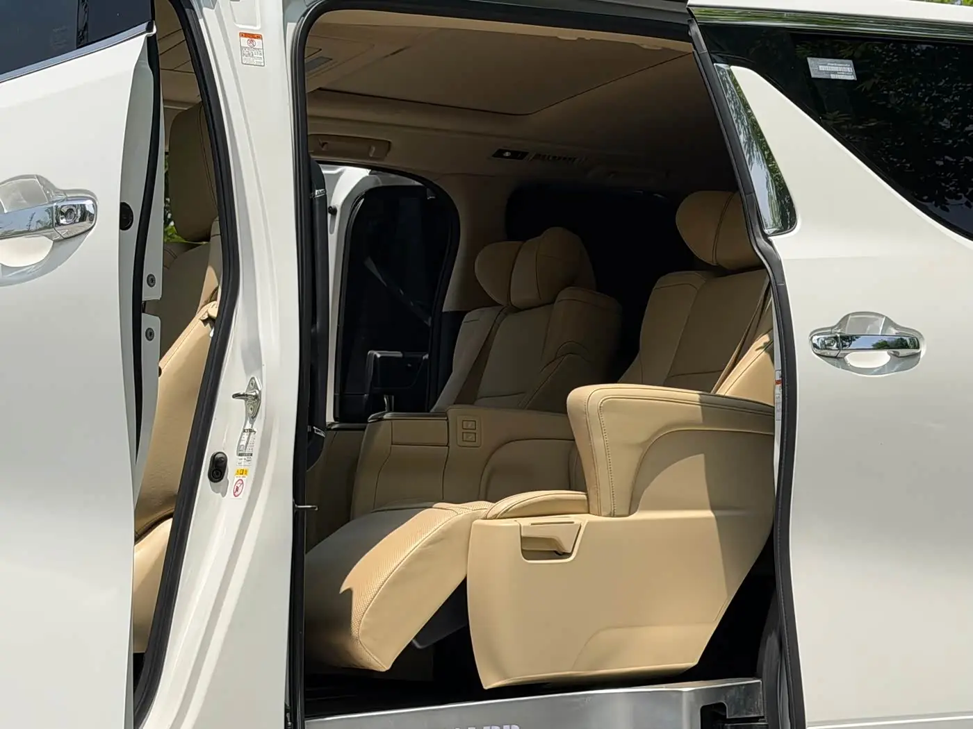 Toyota Alphard 2016 — Photo 10/18