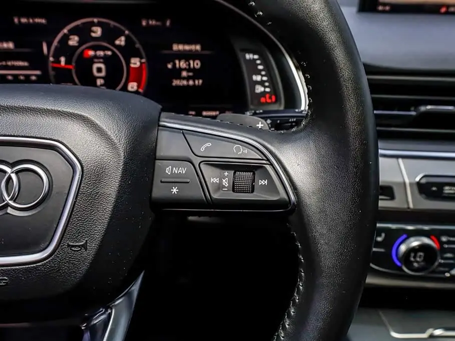 Audi Q7 2018 — Şəkil 17/20