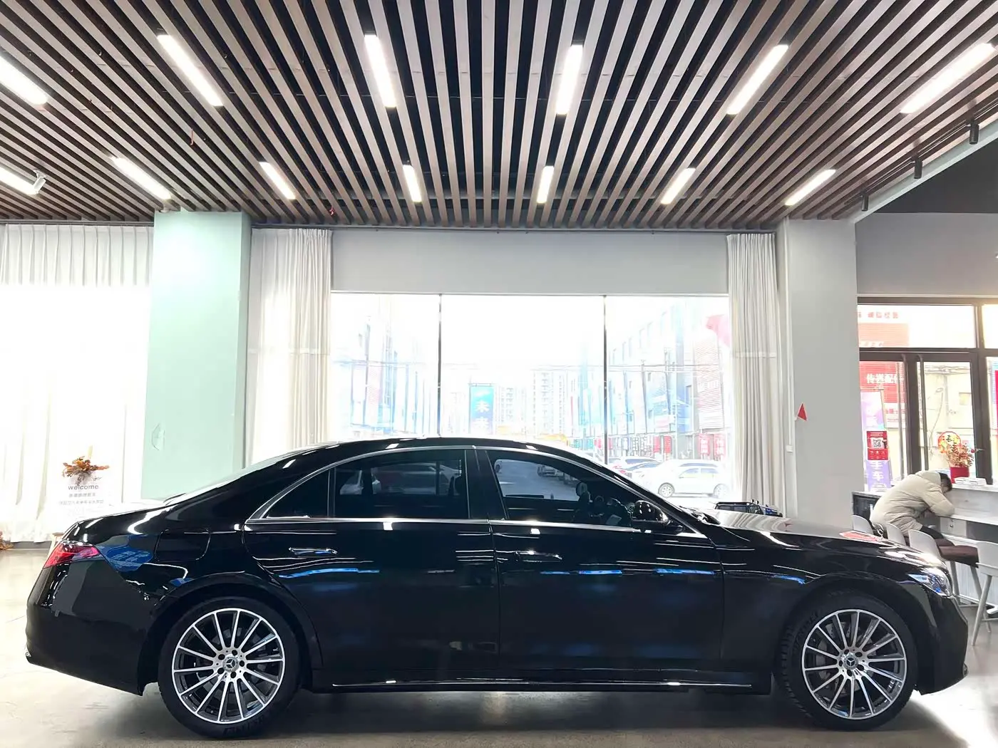 Mercedes-Benz S-Class 2014 — Photo 17/17