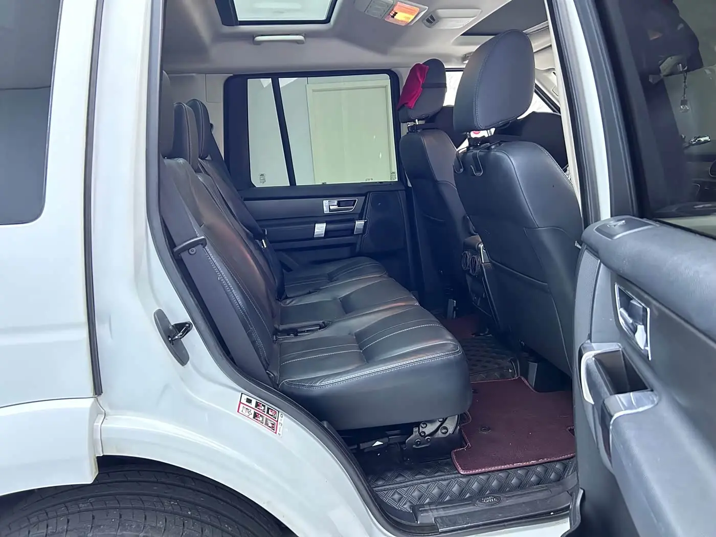Land Rover Discovery 2017 — Photo 11/20