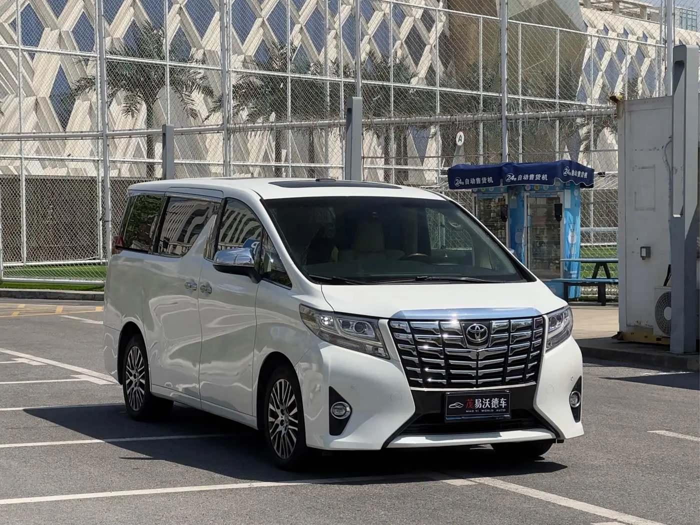 Toyota Alphard 2017 — Фото 3/20