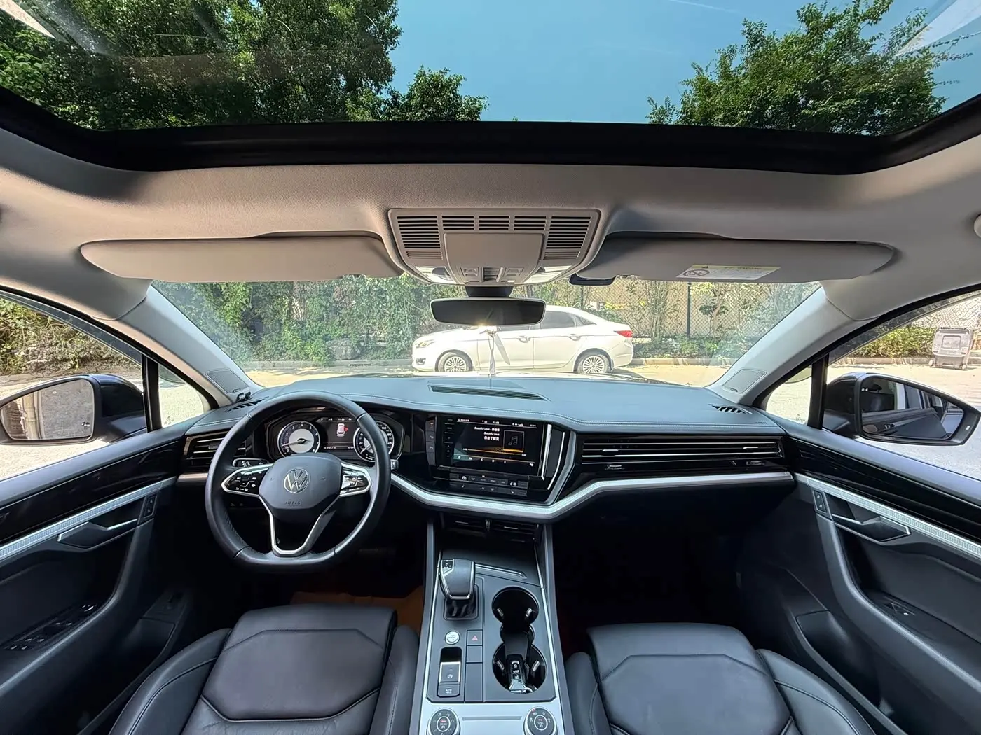 Volkswagen Touareg 2021 — ფოტო 13/19