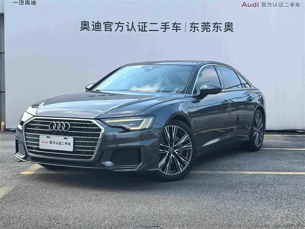 Audi A6L 2021 — Фото 1/10