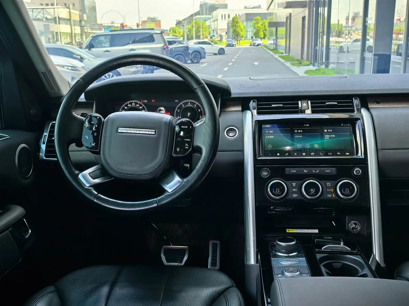 Land Rover Discovery 2019 — Photo 9/17