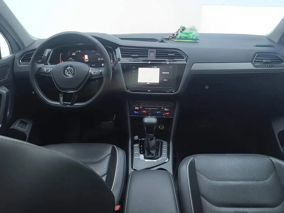 Volkswagen Tiguan L PHEV 2020 — Photo 12/16