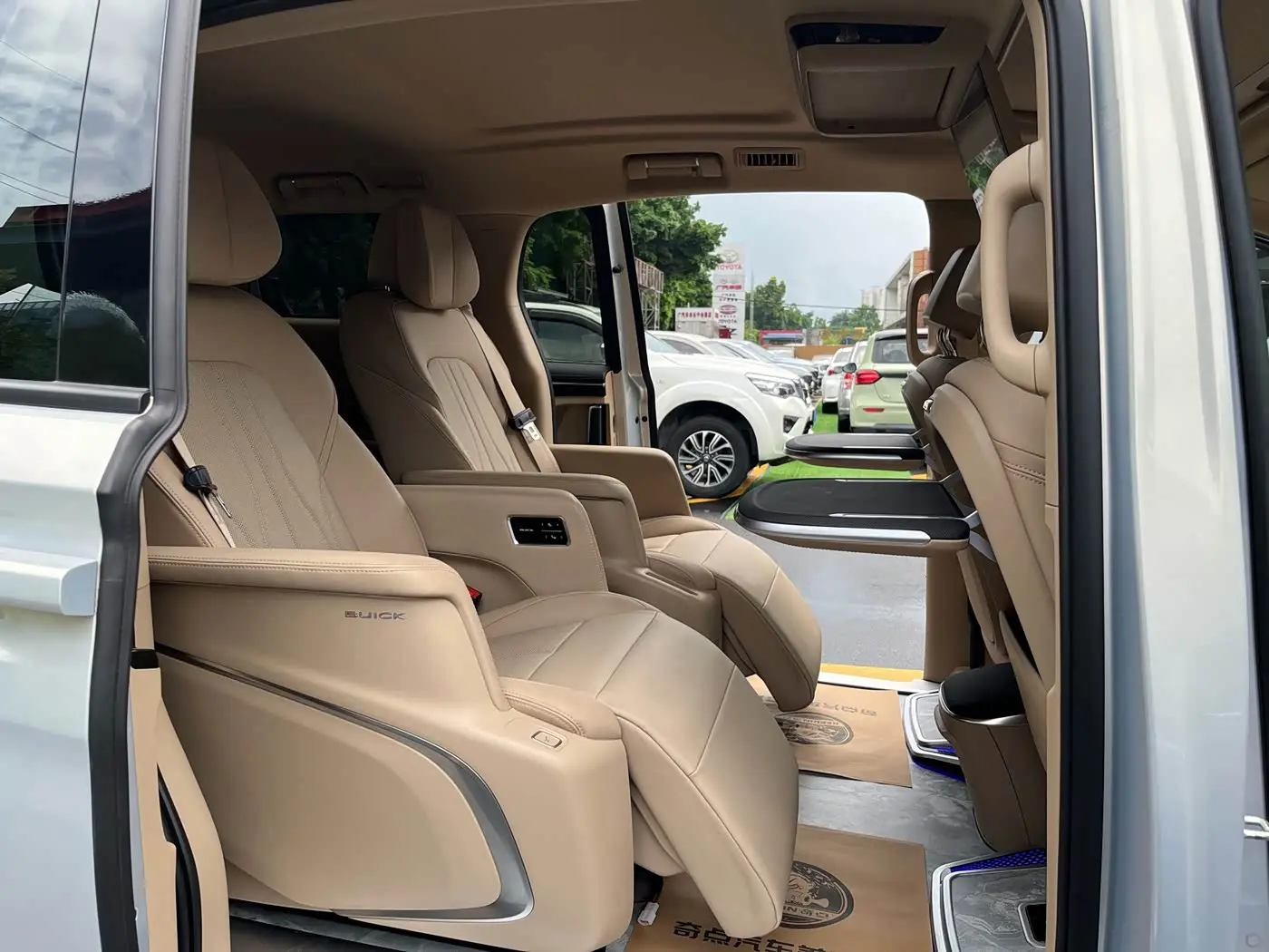 Buick GL8 New Energy 2025 — Photo 14/20