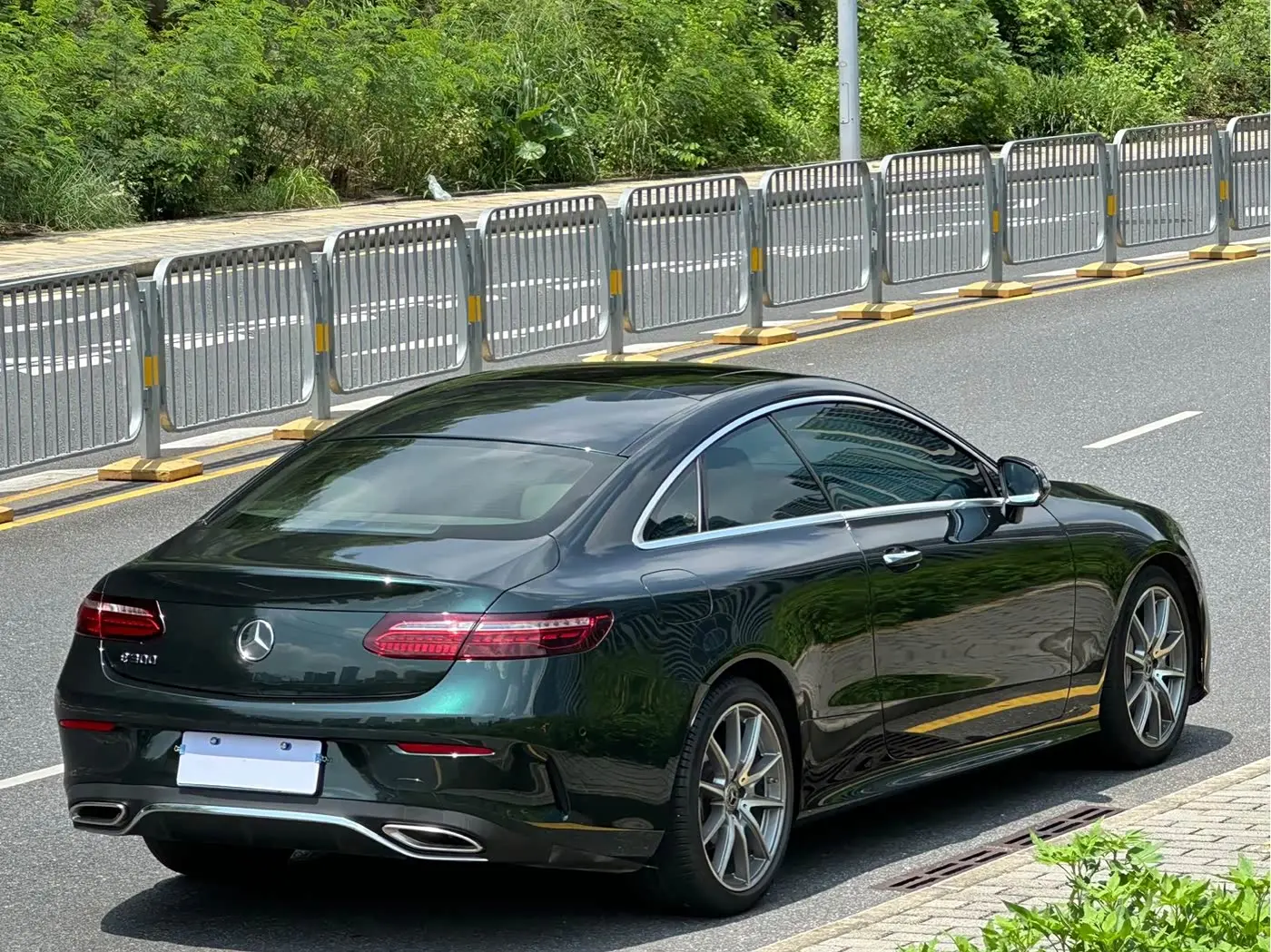 Mercedes-Benz E-Class 2022 — Photo 14/15