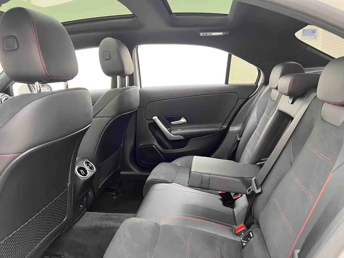 Mercedes-Benz A-Class 2025 — Фото 13/20