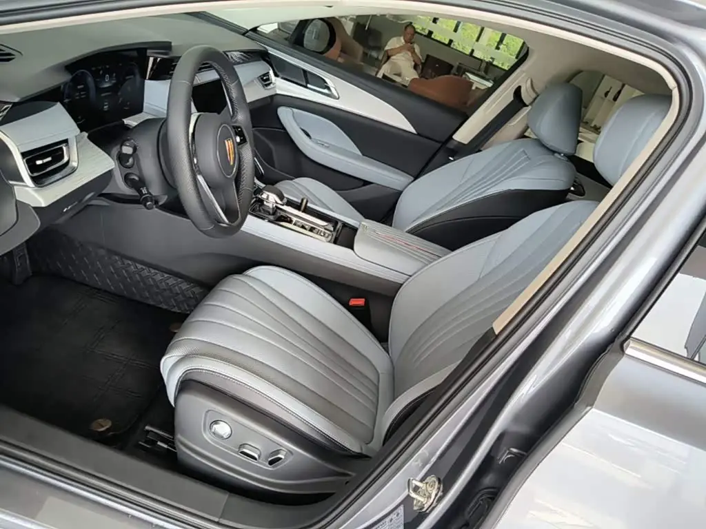 Hongqi H5 PHEV 2025 — Photo 11/20