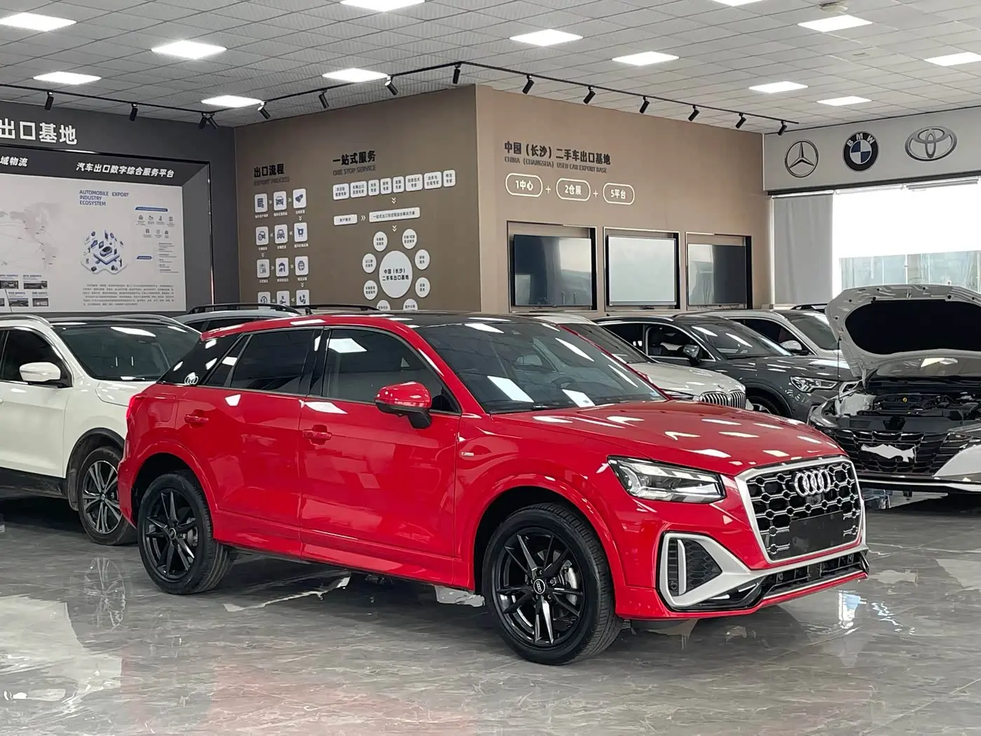 Audi Q2L 2022 — Фото 3/17