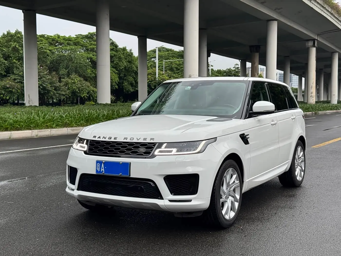Land Rover Range Rover Sport 2018 — Фото 1/12
