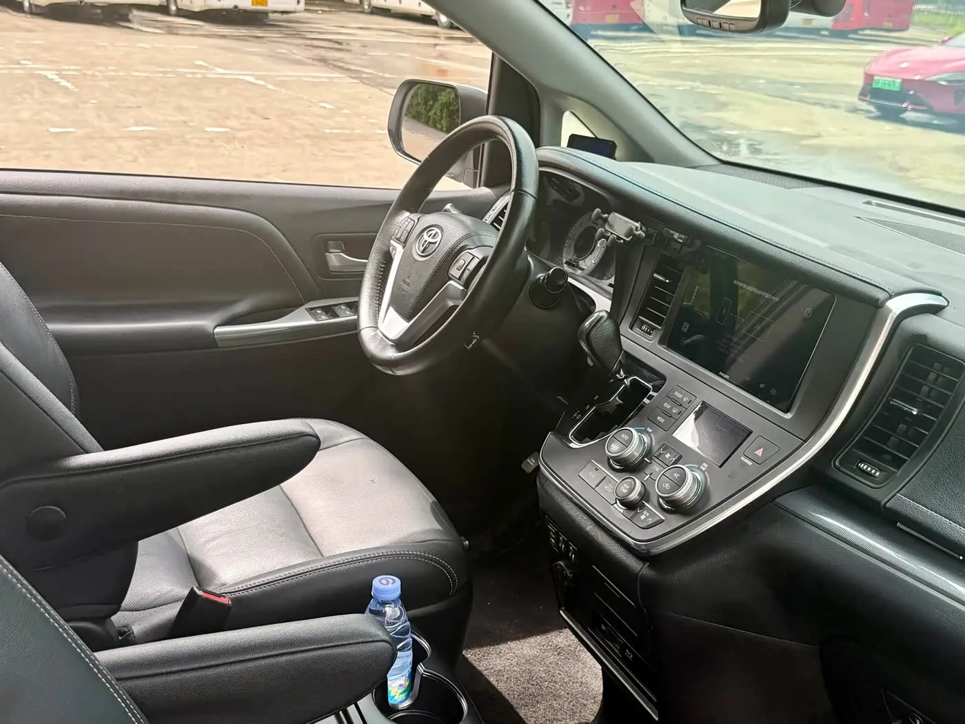 Toyota Sienna 2017 — Şəkil 19/19