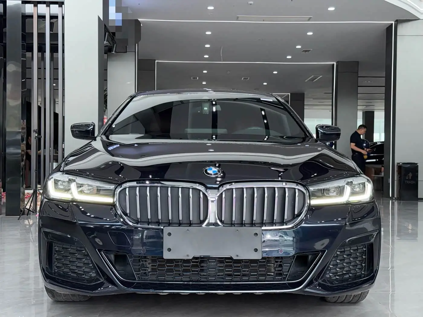BMW 5 Series 2021 — Photo 2/10