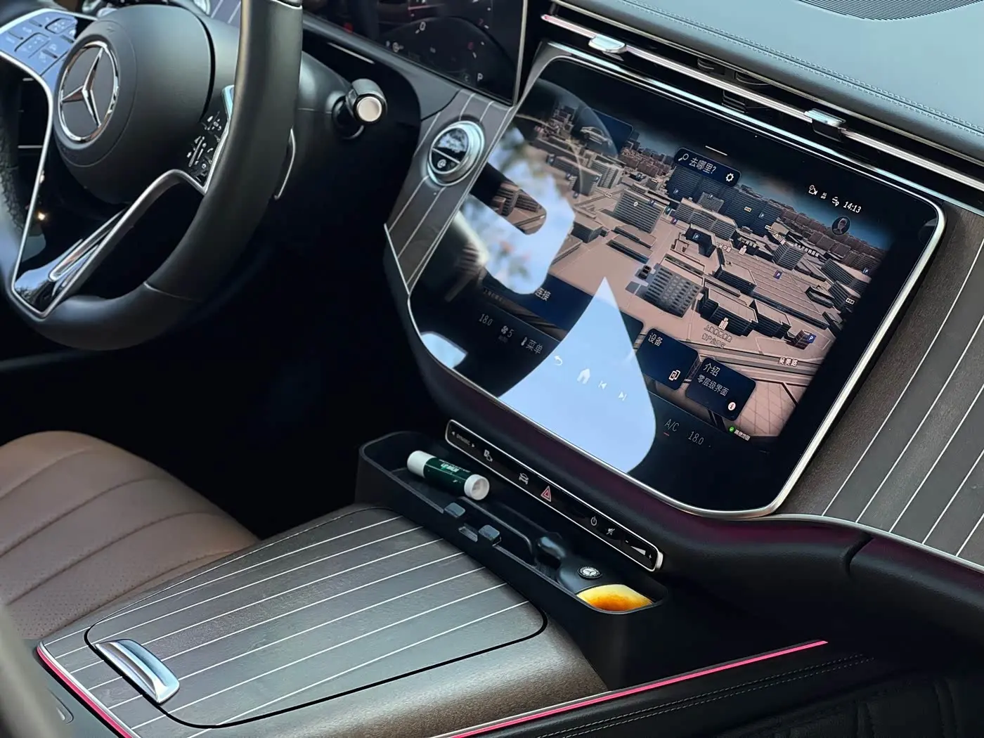 Mercedes-Benz E-Class 2024 — Photo 13/20
