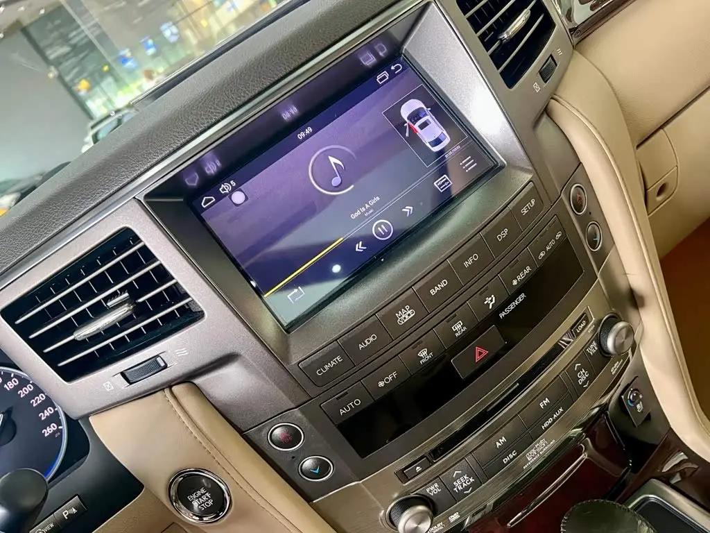 Lexus LX 2011 — Photo 16/19