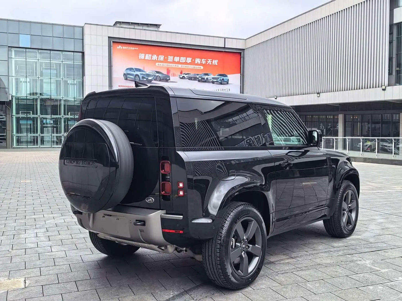 Land Rover Defender 2025 — Photo 18/19