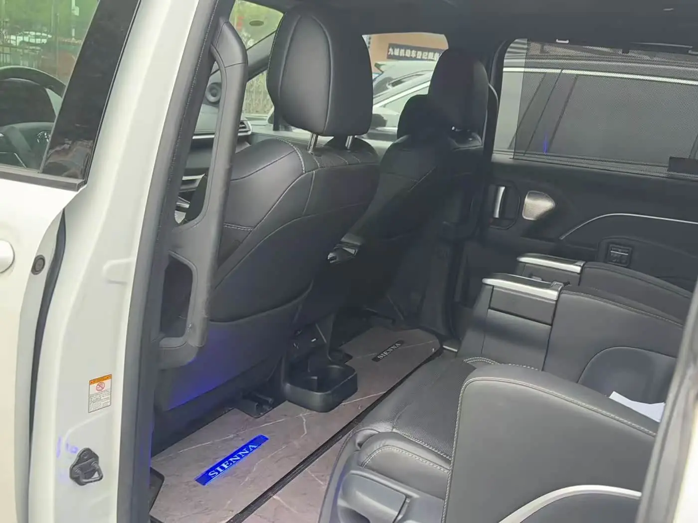Toyota Sienna 2024 — ფოტო 5/7