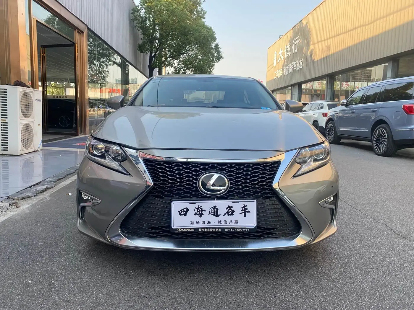 Lexus ES 2018 — Фото 2/16