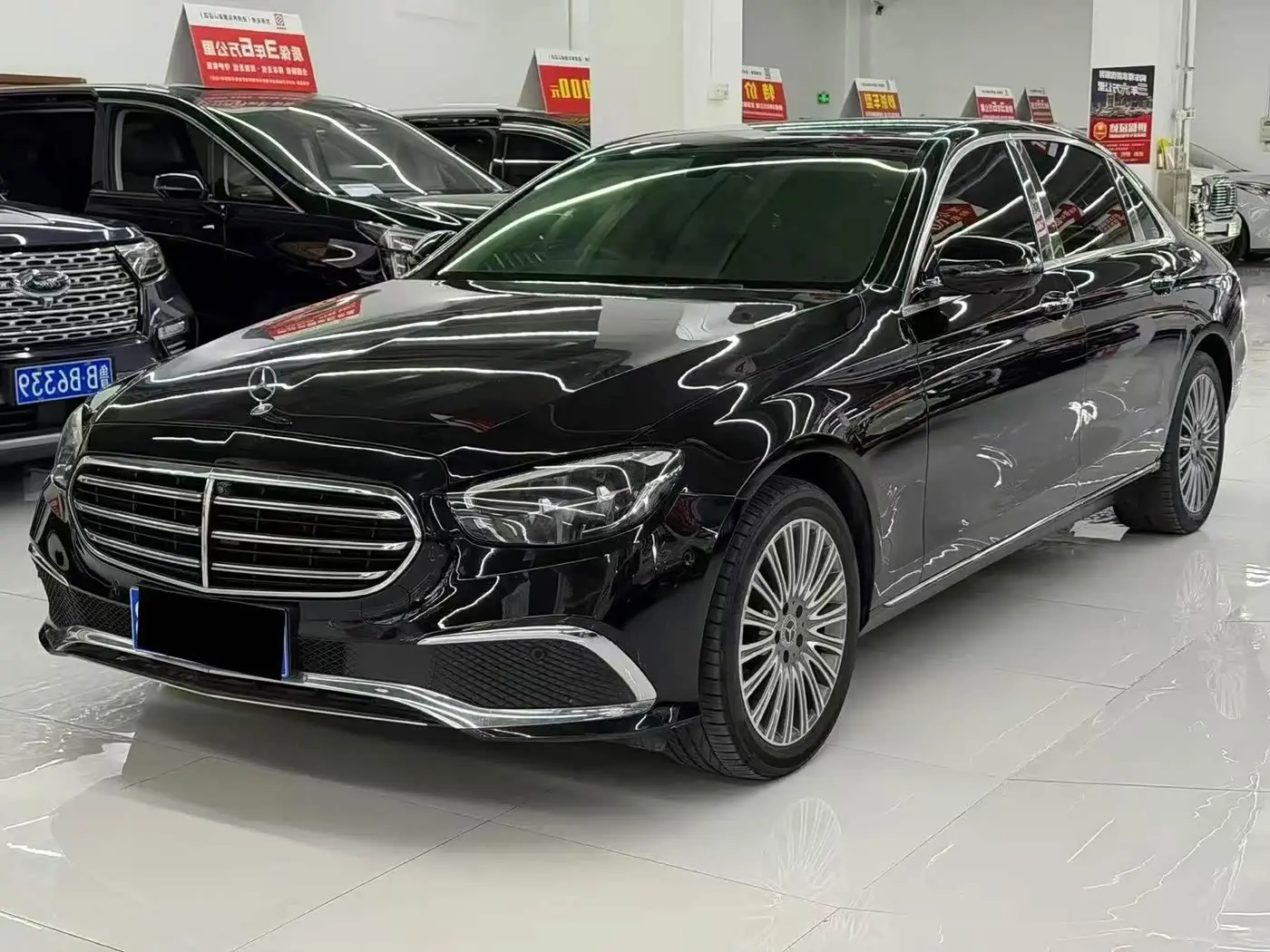 Mercedes-Benz E-Class 2022 — Photo 1/9
