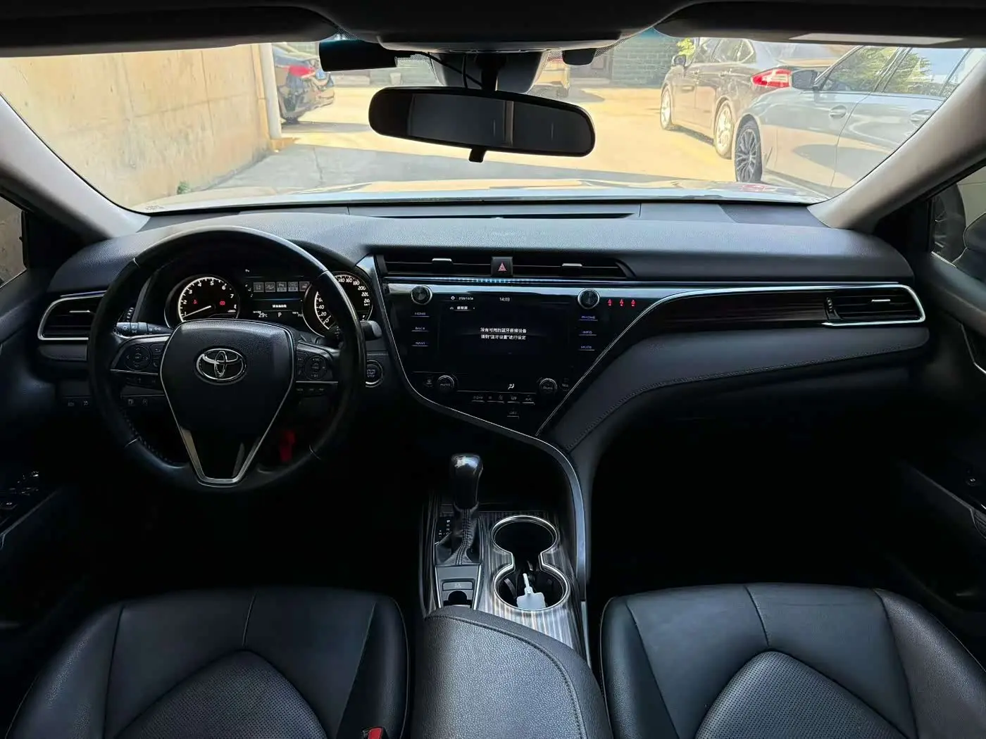 Toyota Camry 2019 — Фото 5/18