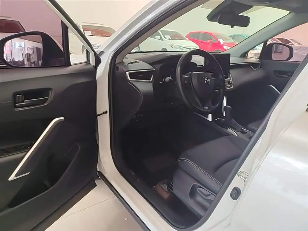 Toyota Corolla Cross 2023 — Şəkil 16/20
